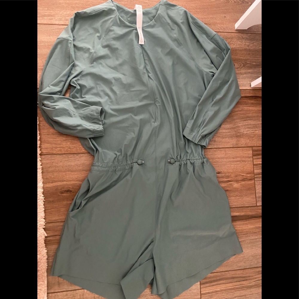Lululemon romper with pockets zipper up on front